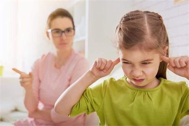 父母|把孩子养成自己“仇人”,多半是这3种父母,你给孩子的爱正确吗