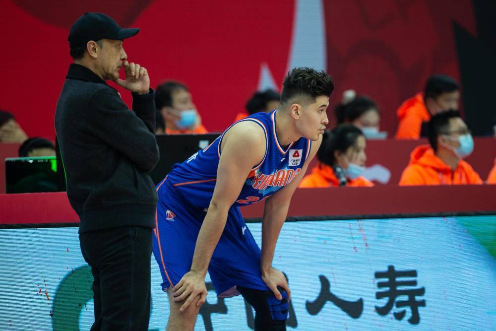 cb27分+制胜三分!CBA接替周琦之人终证明自己,赛后5字很霸气