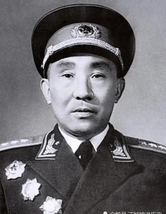 上将|这个师的师长,后来授予上将军衔,手下一位团长,为何也是上将?