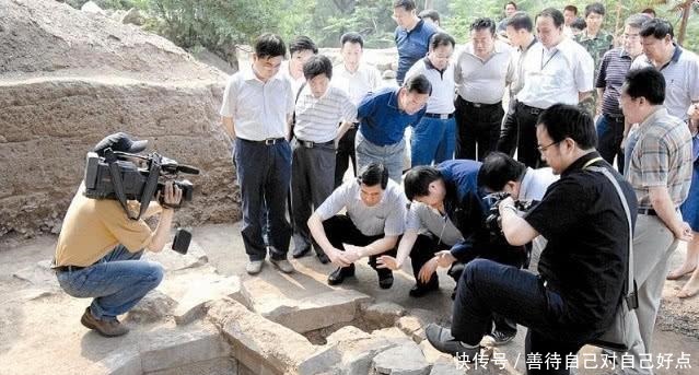 考古家收藏一梅瓶,后来古墓出土个一模一样的,这下说不清了!