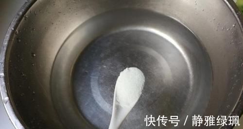 煮鸡蛋可不能只用清水多加这1步,蛋壳一碰就掉,更嫩更营养