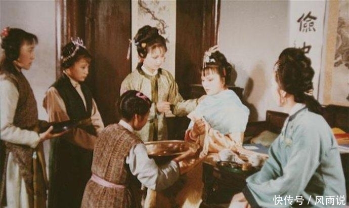 欺软怕硬的秋纹为何敢抢平儿的位置?