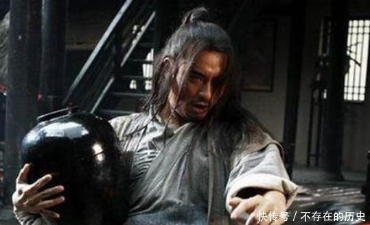 他是武松名义上师父, 武松准备下山时, 他吩咐武松有2个人不要惹!