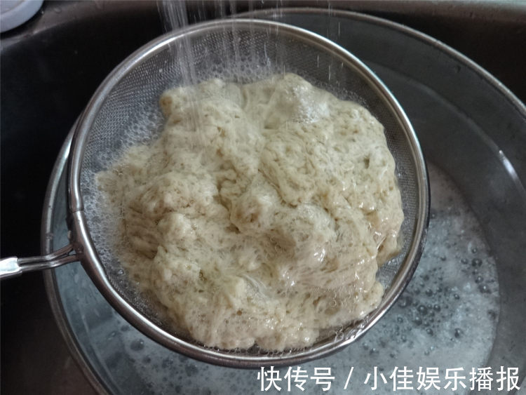 70岁婆婆教的凉皮做法，凉皮筋道还好吃，半个小时就搞定