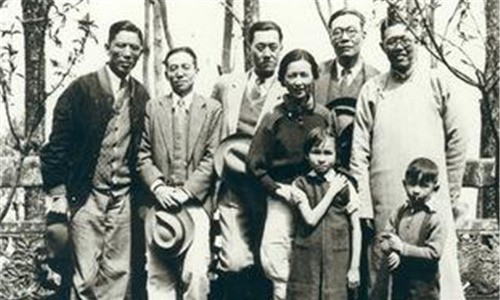 因小妾连诞4子,丈夫将原配母女赶至后院,不料女儿却家喻户晓