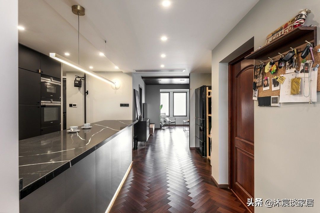 厨房|惊艳!上海夫妻101 m2混搭工业风,出乎意料的高级温柔,很有质感