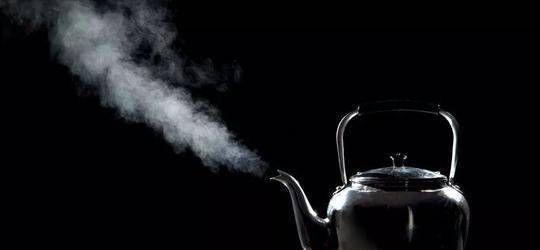 隔夜水|滚水和隔夜水喝多了不好?真正不该喝的水,很多人却拿来养生!