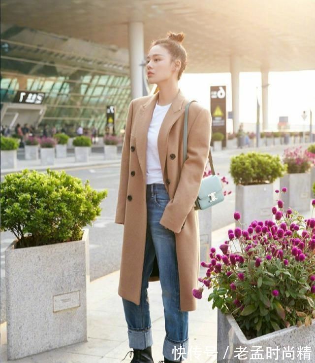 大长腿|时尚穿搭：姑娘气质清爽，穿着灰色卫衣，更加的亮丽！