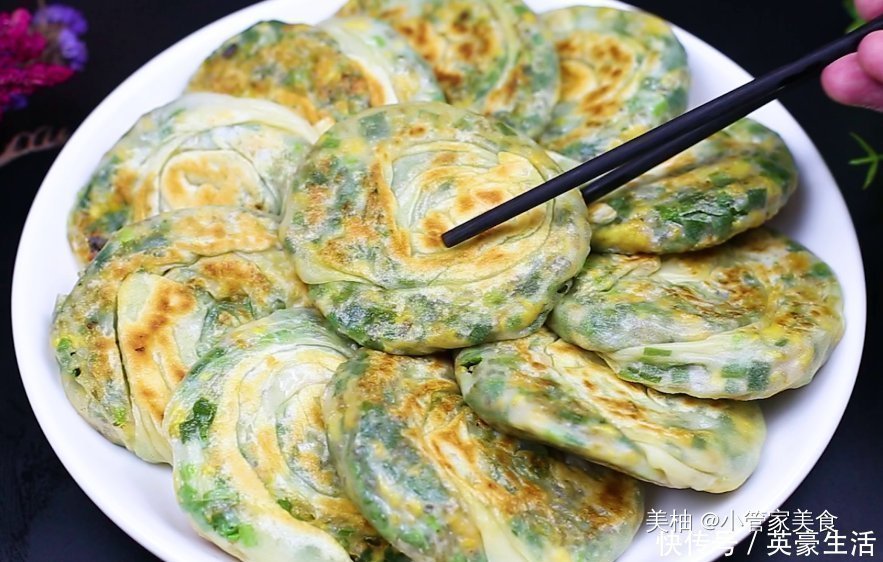 韭菜馅饼|韭菜馅饼学会这样做,不用发面省时省力又好吃,皮薄馅大凉了不硬
