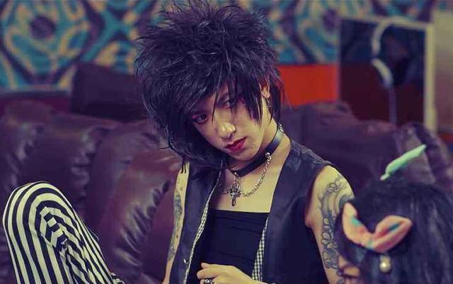 泡面|12年前的“杀马特”,靠着一碗泡面在网吧通宵,如今过得怎么样?