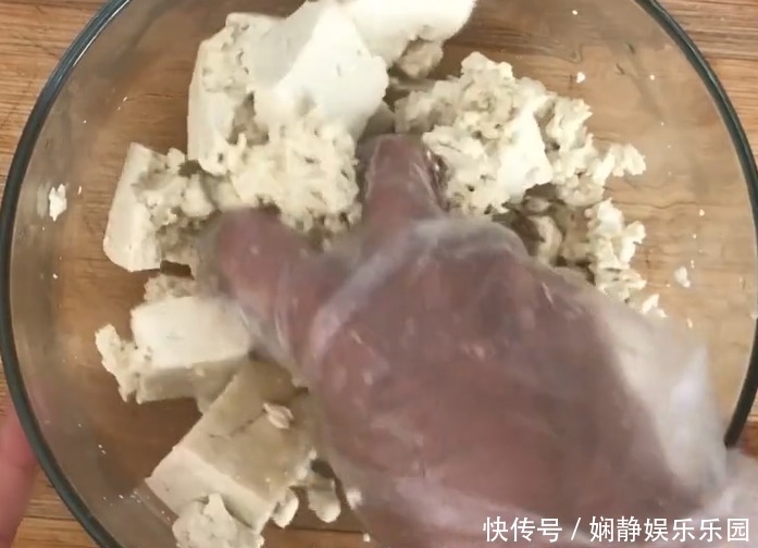 早上|豆腐又出新吃法,做法简单,外酥里嫩,早上花几分钟做一大盘
