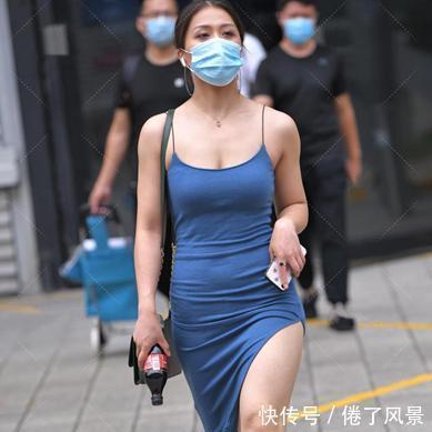 深蓝|深蓝吊带连衣裙，裙摆处的开叉设计，别具一格