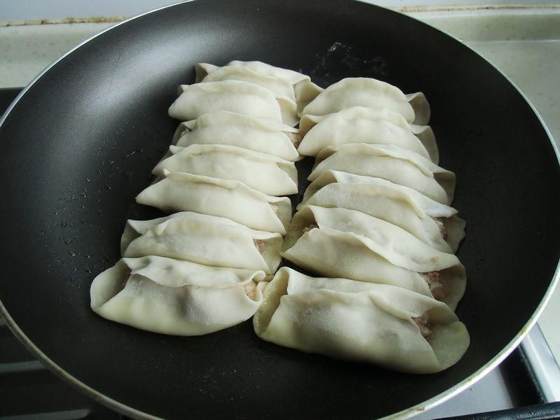 西北人最爱的面食，比饺子还好吃，馅鲜汁多底焦脆，拌馅有配方