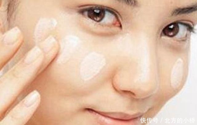 底妆|隔离霜妆前乳你还在觉得“没用”吗？怪不得你的底妆“坑坑洼洼”