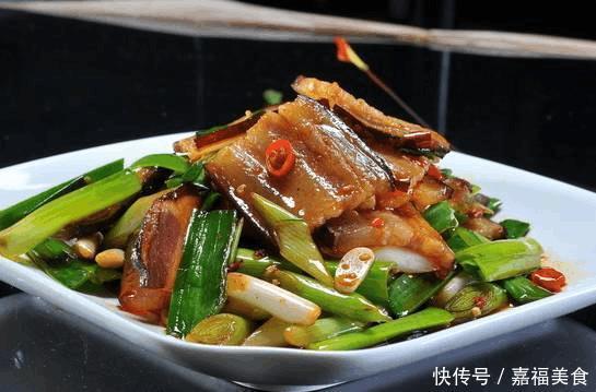 简单家常菜：上汤娃娃菜，酱汁鱼，蒜炒腊肉，黔味锅巴鱼的做法