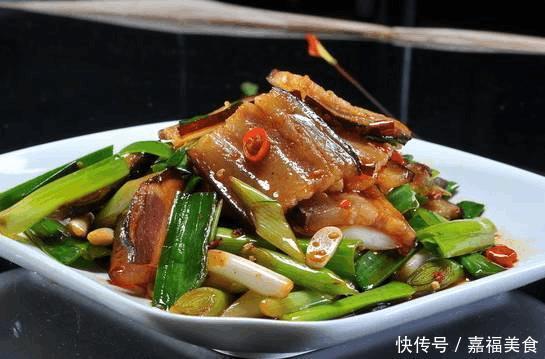 简单家常菜:上汤娃娃菜,酱汁鱼,蒜炒腊肉,黔味锅巴鱼的做法