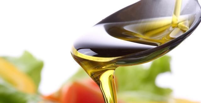  种油|这4种油，营养师几乎一口都不吃，很多人还在吃，以为很有营养