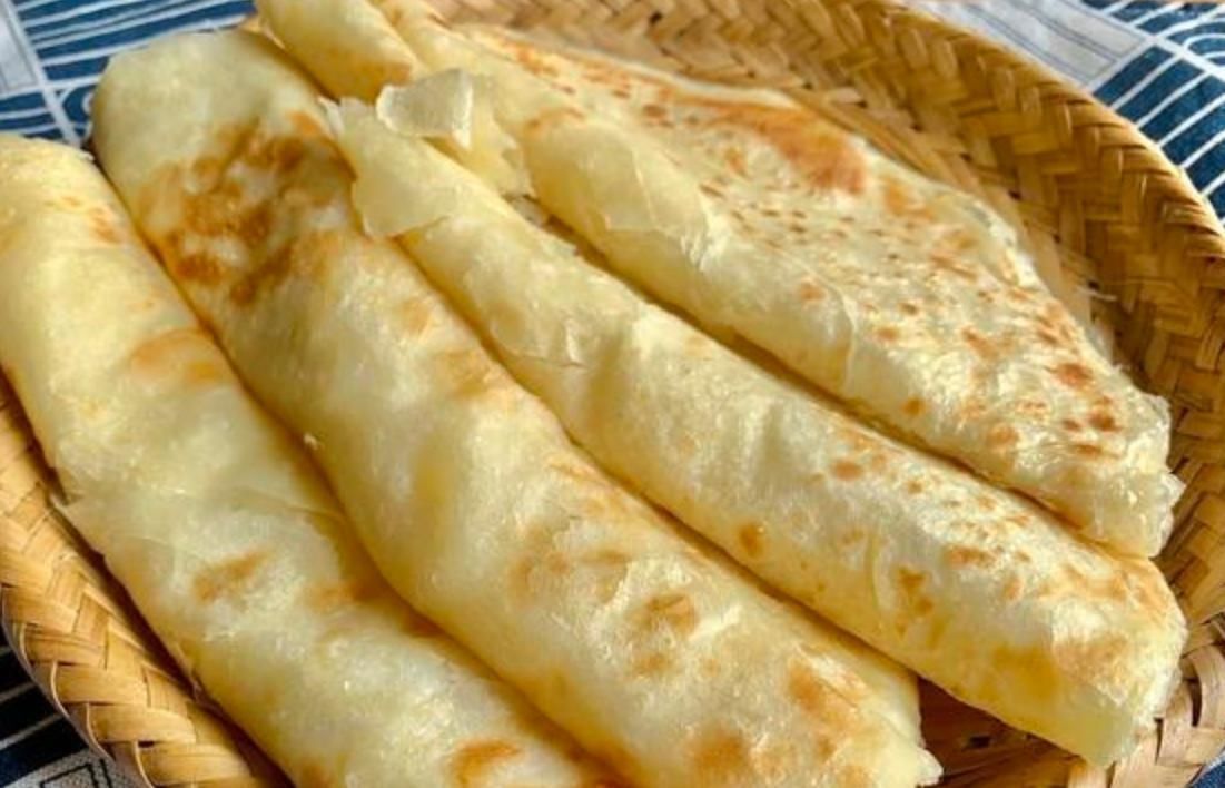 为啥你做的烙饼又干又硬?学会这招,烙好的饼层次分明、薄如纸