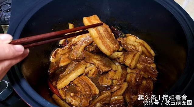 五花肉不要红烧了,教你懒人做法,不加油不用水,一次3斤不够吃