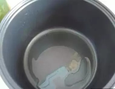 用电饭锅做蛋糕原来这么简单!保存好,做给家人吃!