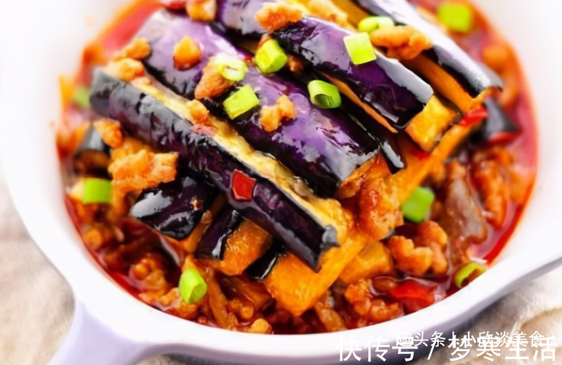 红辣椒|炒茄子先放油是不对的！饭店大厨：多加这2步，茄子不吸油不发黑