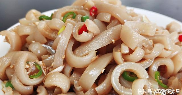 平时|平时做菜的时候“猪皮”不要扔了,用它来做菜,Q弹筋道,特实用