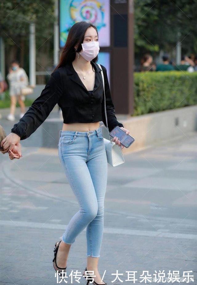 助攻|经典而不过时的牛仔裤，短款上衣来助攻，撩拨你的心动指数