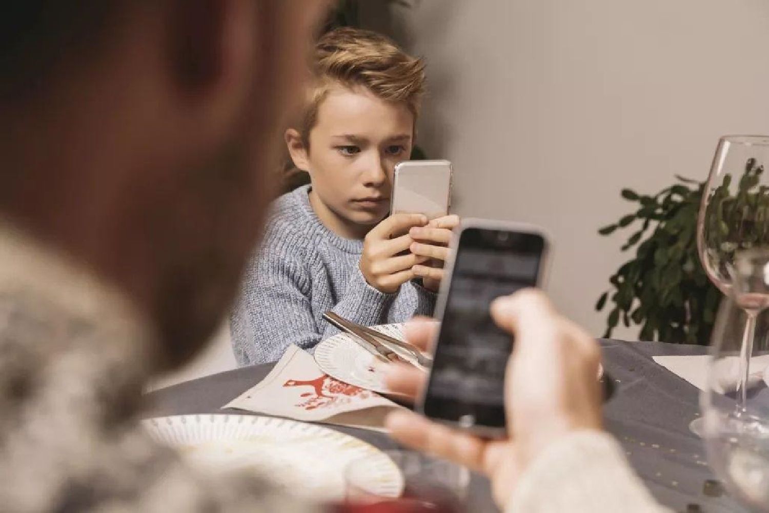 焦点|60岁爷爷去幼儿园接孙女,身材成焦点,很多年轻爸爸自愧不如