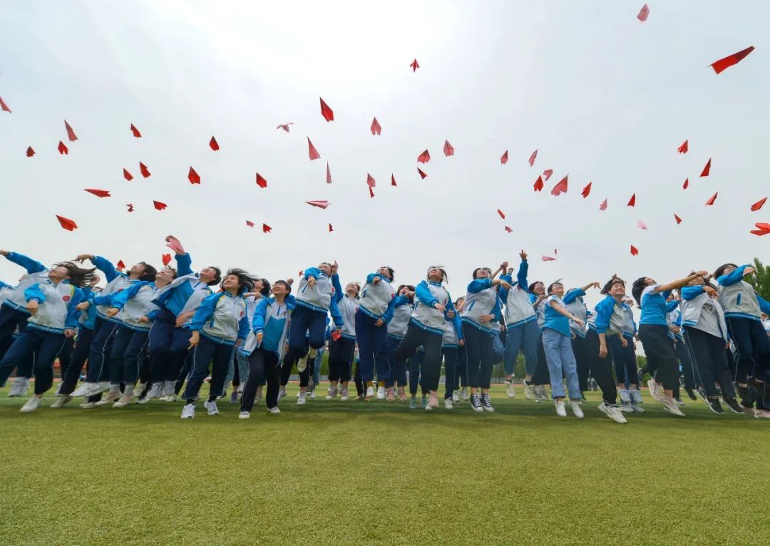 老师|人间骄阳正好，风过林梢！此时他们正当年少……