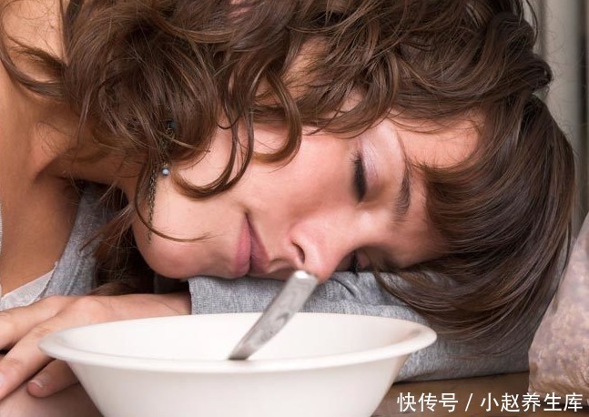 葛优|饭后出现3种表现,你即将长胖,再不减肥,当心越来越胖