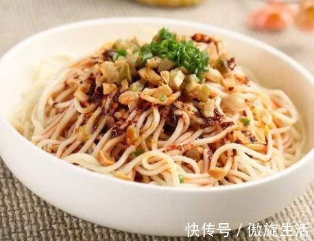 入味|做凉面时,出锅过凉水是不对的,分享小吃店的做法,劲道更入味