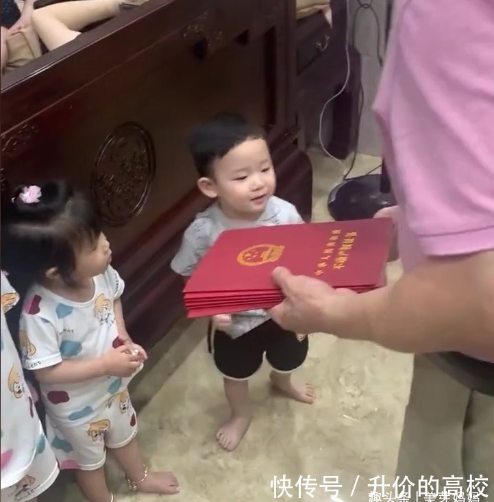 终点|出生就在终点,爷爷把孙子孙女排成排,一人发了两套房子,够豪橫