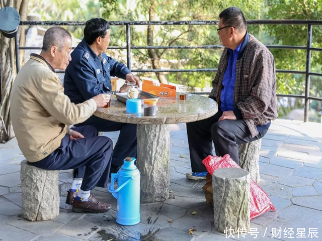 医生|70岁老人餐餐吃肉,肝内却无多余脂肪,医生:3件事帮大忙
