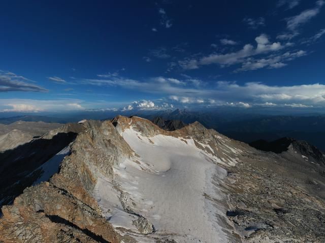 雪山|炎炎夏日里的冰雪世界，解锁避暑新享法！