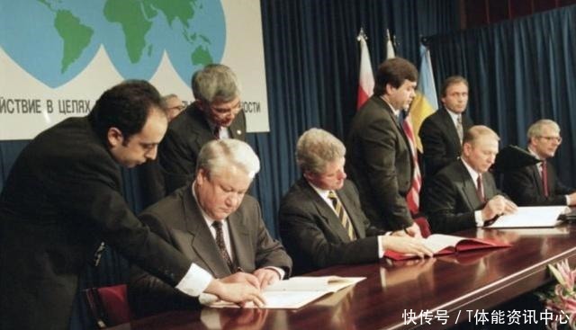 议会民主|为什么西方一直认为,俄罗斯不是一个正常国家呢