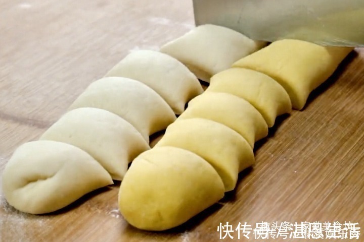 馒头|蒸馒头时,别再用清水和面了,试试此做法,馒头暄软劲道,营养高