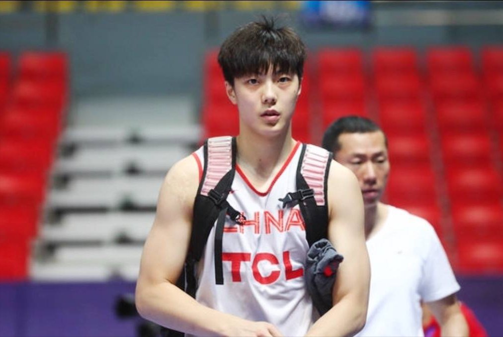 刘志轩|一夜3消息！宏远胡明轩征战NBA，辽篮官宣坏消息，王哲林加盟上海