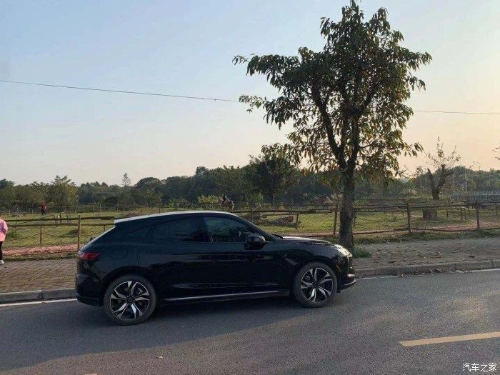 国产车|享受放荡不羁的赛力斯SF5，黑赛所向披靡！