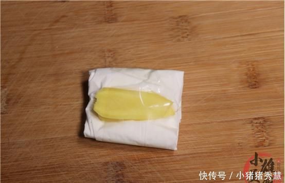 存放|不管多难存放的大蒜,只要撒一把,放久都不干瘪发芽,方法太赞了