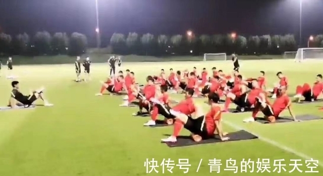 李铁|CCTV深夜23点直播国足决战日本,李铁赛前单独训话1米70中场奇兵