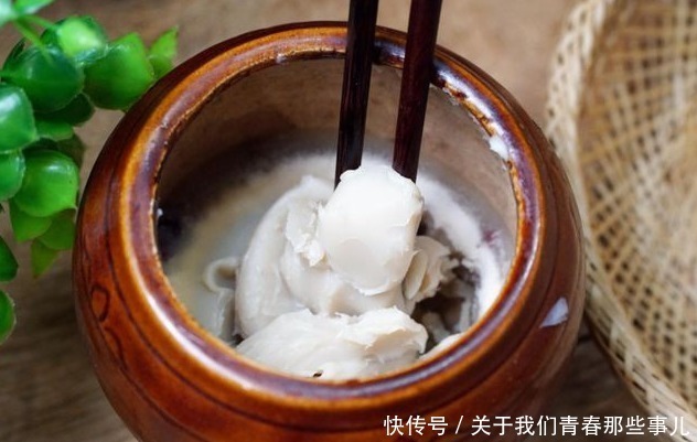 绿叶蔬菜|炒青菜总是发黄发黑？学会3个技巧，青菜又绿又嫩，不变色不出水