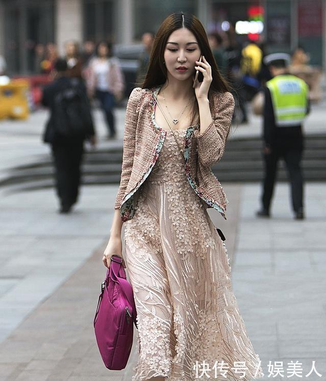 气质|街拍小姐姐颜值很高,身穿仙女裙气质非凡