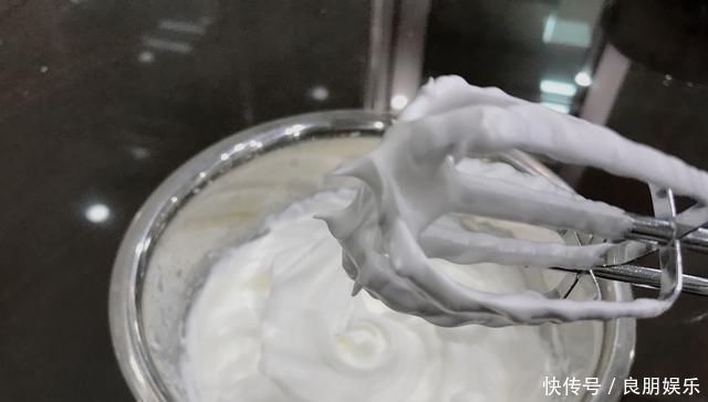 做电饭锅蛋糕,不需要加酵母,一样可以做出鲜香、软嫩的蛋糕