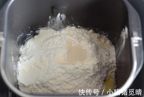 搅拌均匀|过年蒸馒头时,除了酵母和白糖!多加一点它,10分钟就能发满盆