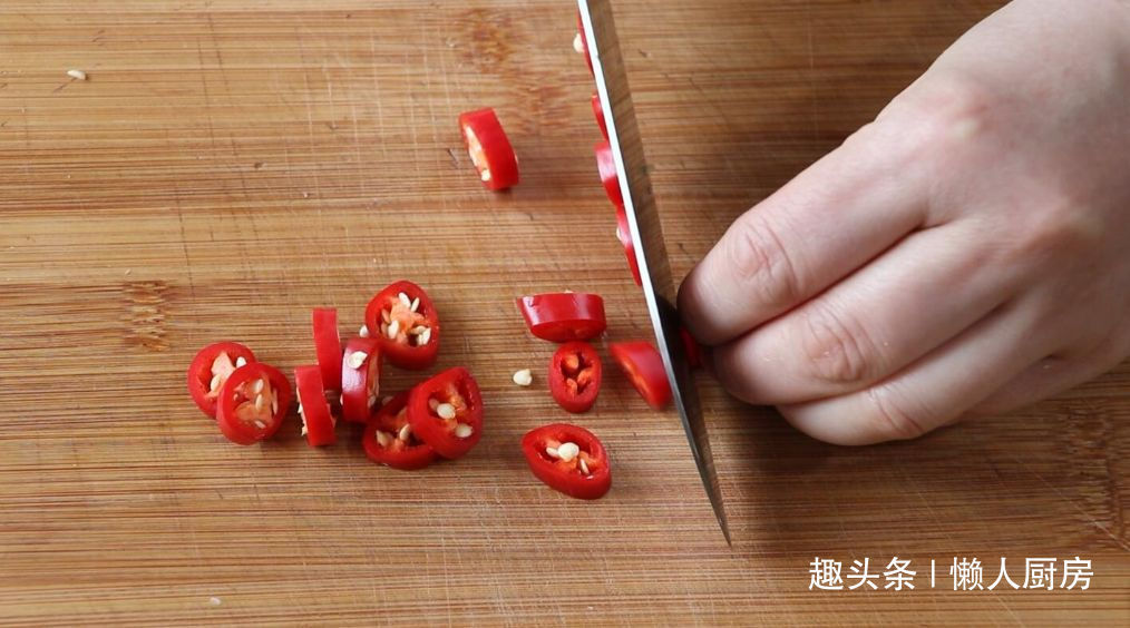 香菇别光炒着吃,教你做凉拌香菇,爽口不油腻