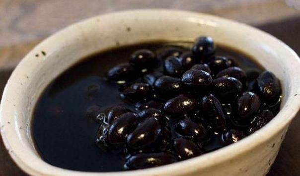 还没40岁就满头白？常吃2个简易小食疗，黑发慢慢长回来！