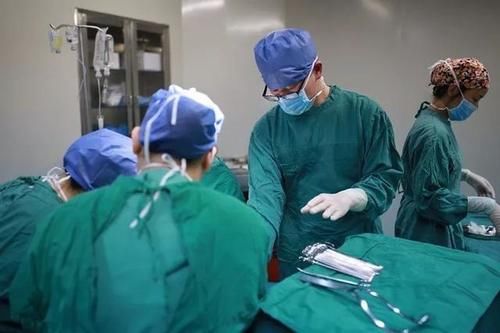 剖腹产没你想的那么简单,这些手术工具,光是看着都头皮发麻