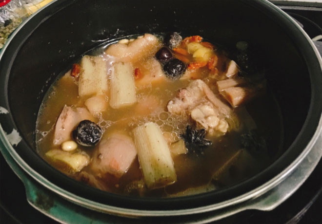 女人35岁以后,要保养好卵巢多吃四种食物,补气血缓衰老