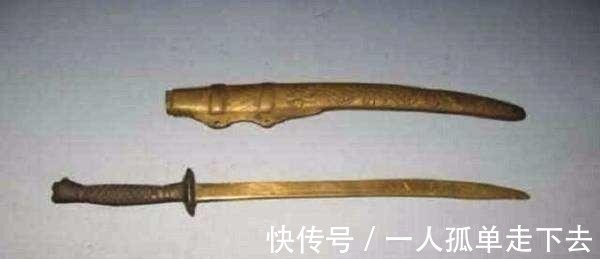 溥仪|老人带着家传宝刀鉴定,专家看到刀上四个字,忙问您的父亲是!