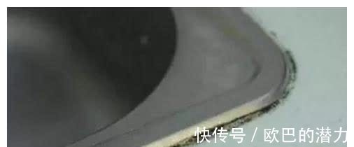 玻璃胶用久会“变黑”?保洁阿姨的“小妙招”,立马洁净还杀菌
